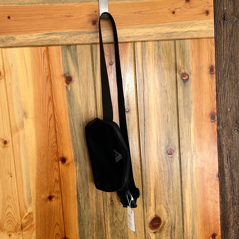 Lululemon Everywhere Belt Bag